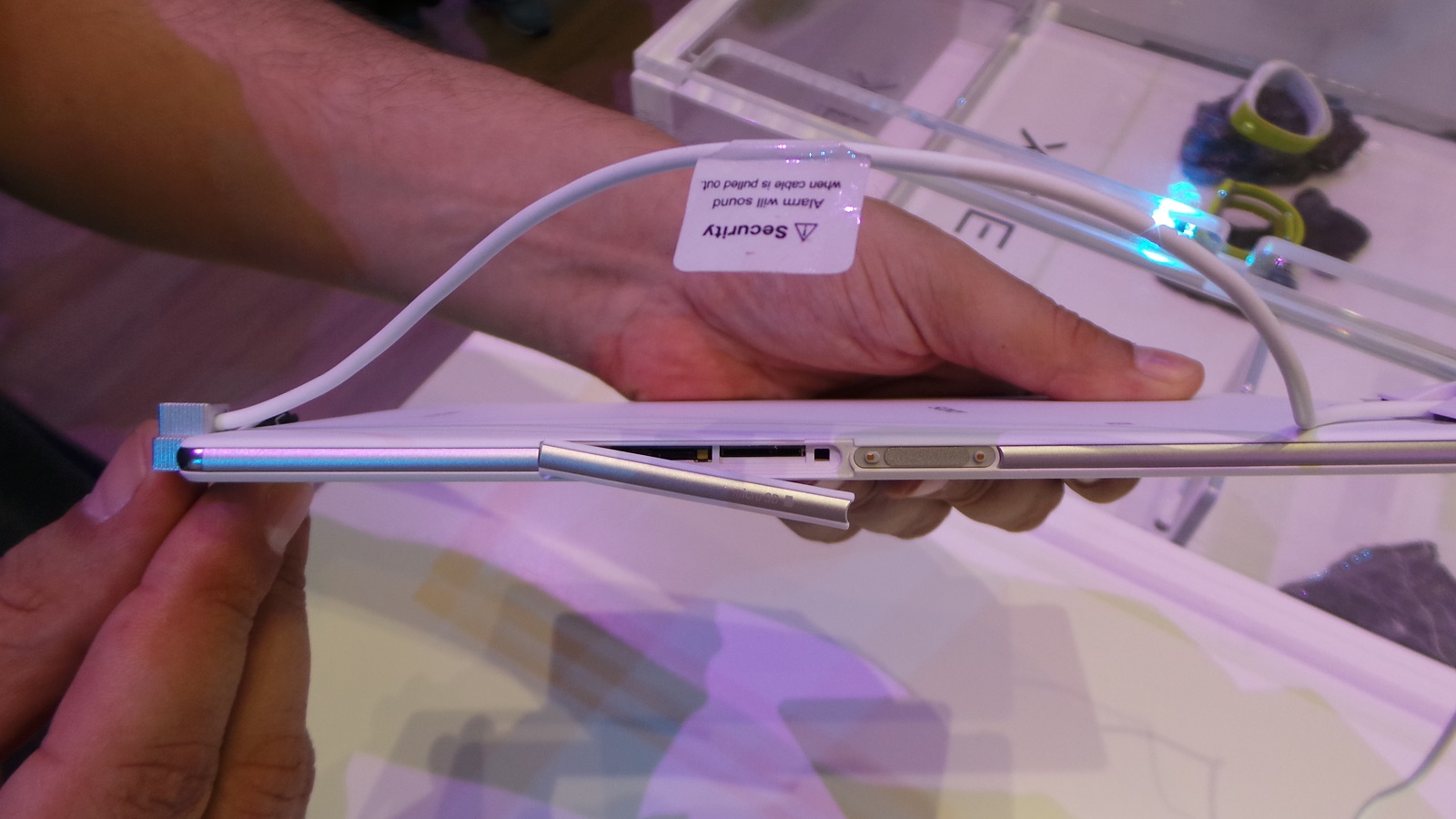Sony_Xperia_Z3_Tablet_Compact_3.jpg