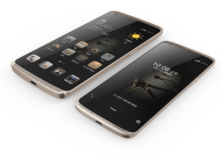 ZTE_AXON_and_the_newly_launched_AXON_mini.jpg